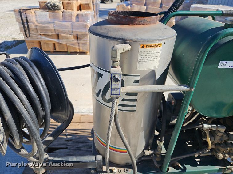 image for item LB9566 Hi-Flo 3202E  hot pressure washer