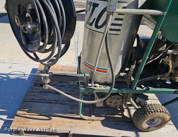 image for item LB9566 Hi-Flo 3202E  hot pressure washer