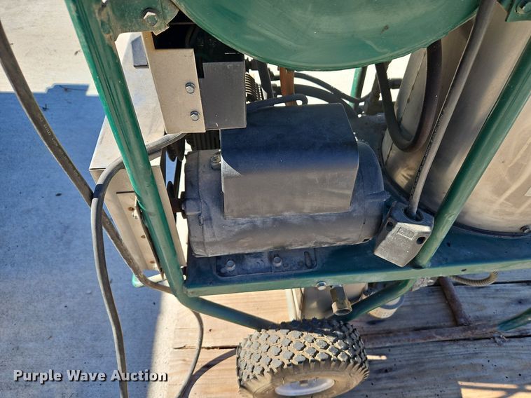 image for item LB9566 Hi-Flo 3202E  hot pressure washer