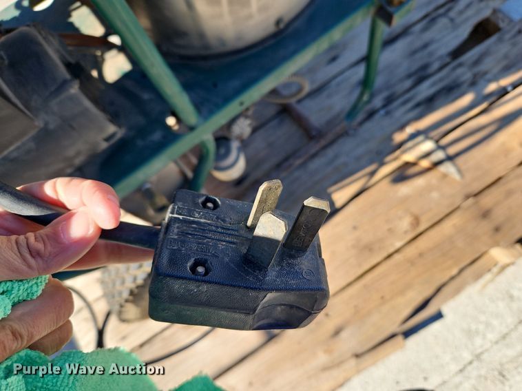 image for item LB9566 Hi-Flo 3202E  hot pressure washer