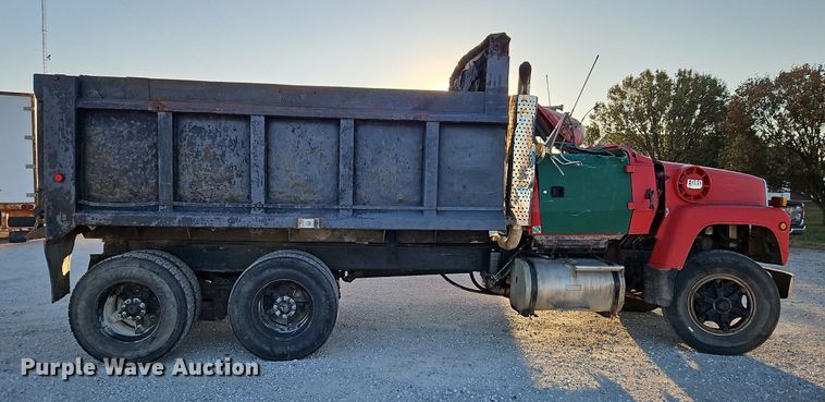 image for item LB9568 1978 Ford  dump truck