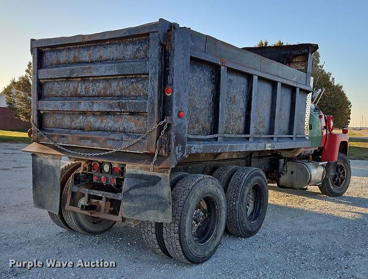 image for item LB9568 1978 Ford  dump truck