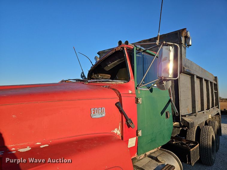 image for item LB9568 1978 Ford  dump truck