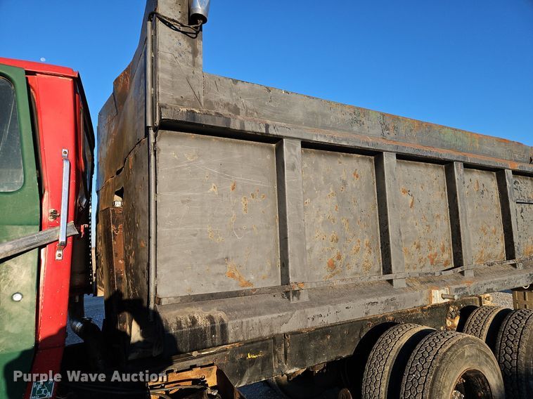 image for item LB9568 1978 Ford  dump truck