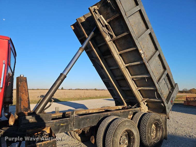 image for item LB9568 1978 Ford  dump truck