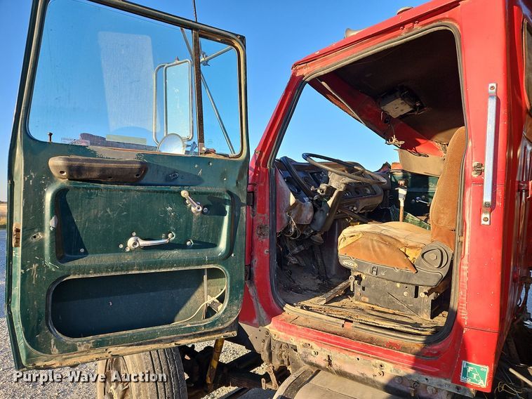 image for item LB9568 1978 Ford  dump truck