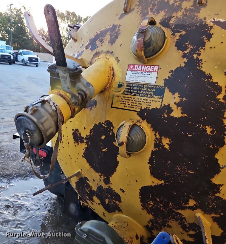 image for item LB9577 2013 Vermeer LP855STD  vacuum excavator