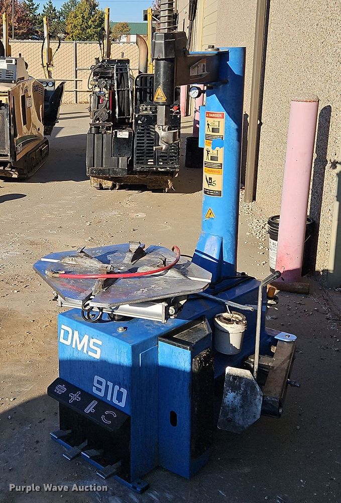 image for item LB9578 2013 DMS 910  tire changer