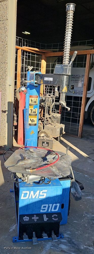 image for item LB9578 2013 DMS 910  tire changer