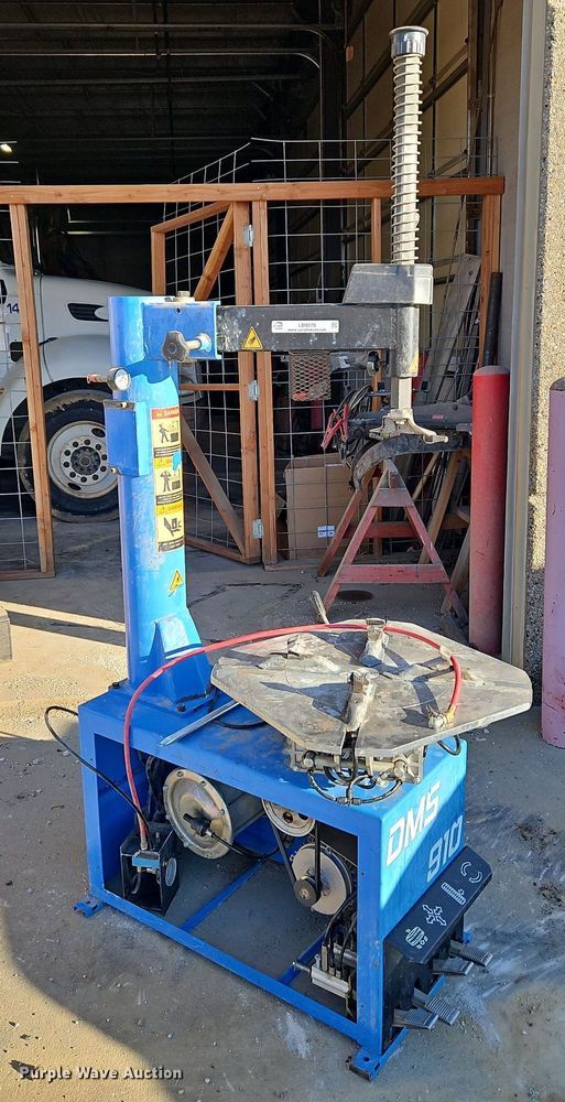 image for item LB9578 2013 DMS 910  tire changer