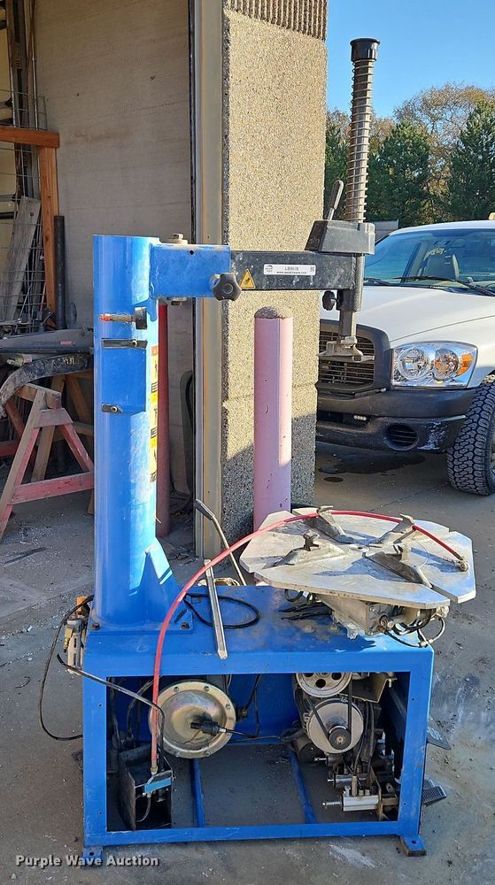 image for item LB9578 2013 DMS 910  tire changer