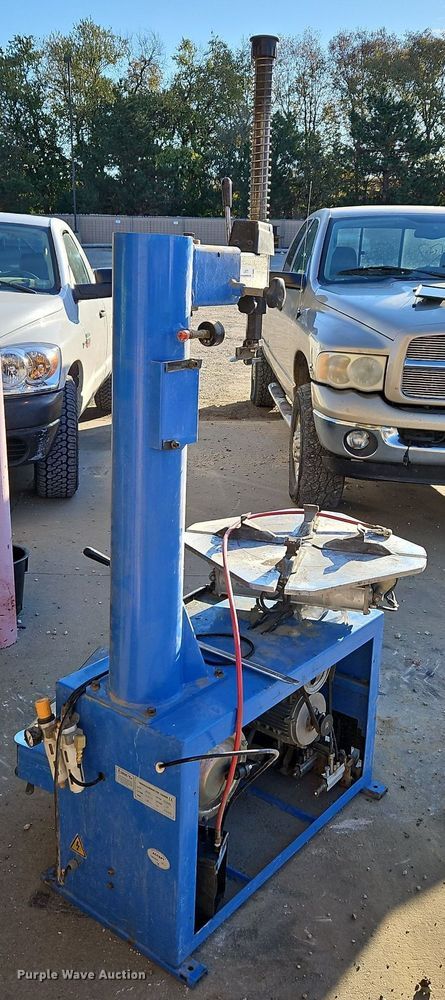 image for item LB9578 2013 DMS 910  tire changer