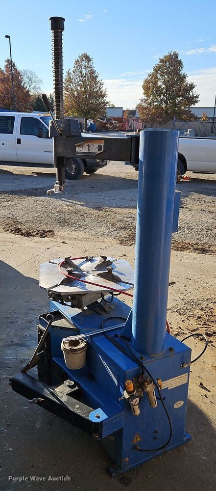 image for item LB9578 2013 DMS 910  tire changer