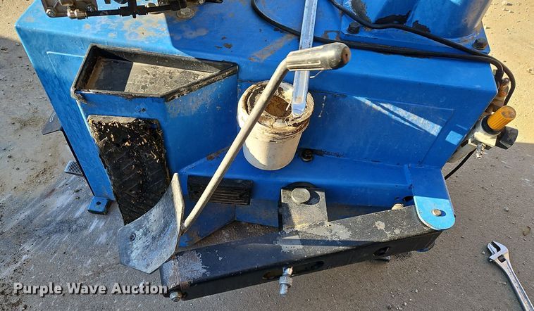 image for item LB9578 2013 DMS 910  tire changer