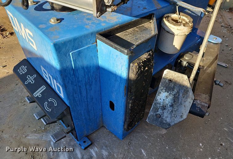 image for item LB9578 2013 DMS 910  tire changer