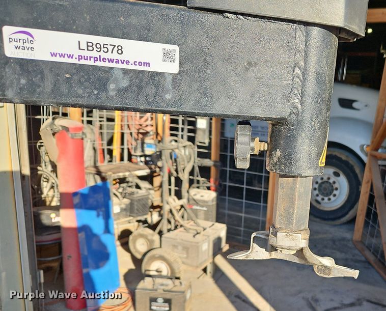 image for item LB9578 2013 DMS 910  tire changer