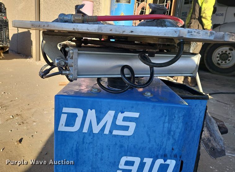 image for item LB9578 2013 DMS 910  tire changer