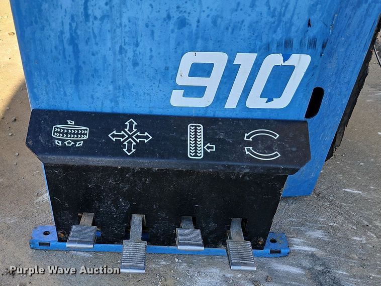 image for item LB9578 2013 DMS 910  tire changer
