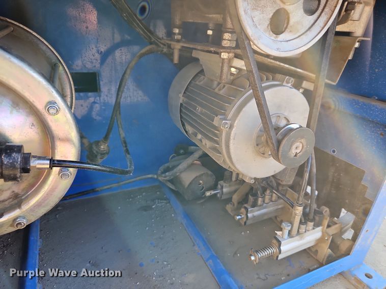 image for item LB9578 2013 DMS 910  tire changer