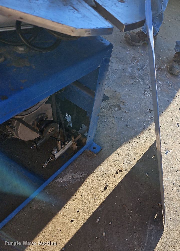 image for item LB9578 2013 DMS 910  tire changer