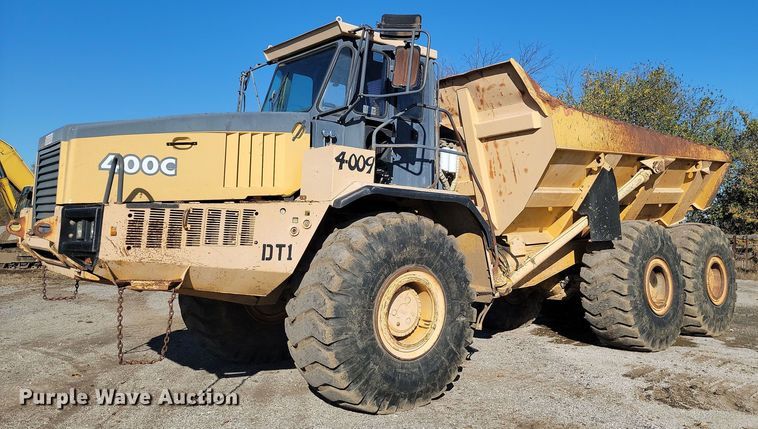 image for item LD9039 2001 John Deere 400C  haul truck