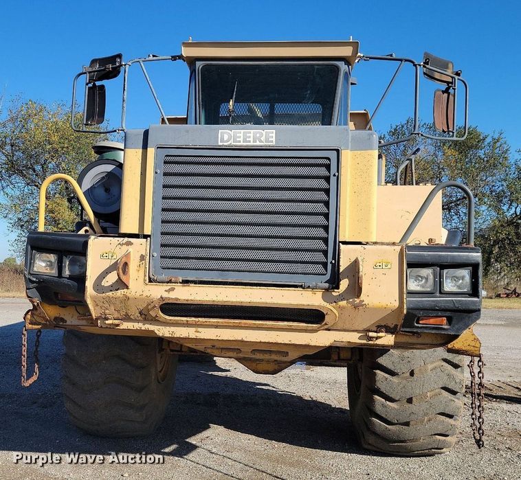 image for item LD9039 2001 John Deere 400C  haul truck
