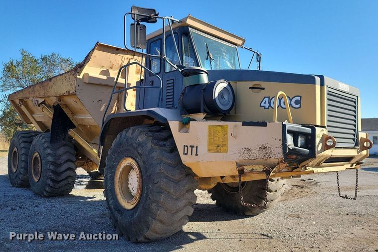 image for item LD9039 2001 John Deere 400C  haul truck