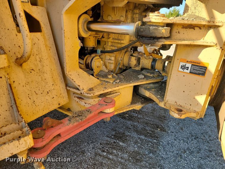 image for item LD9039 2001 John Deere 400C  haul truck