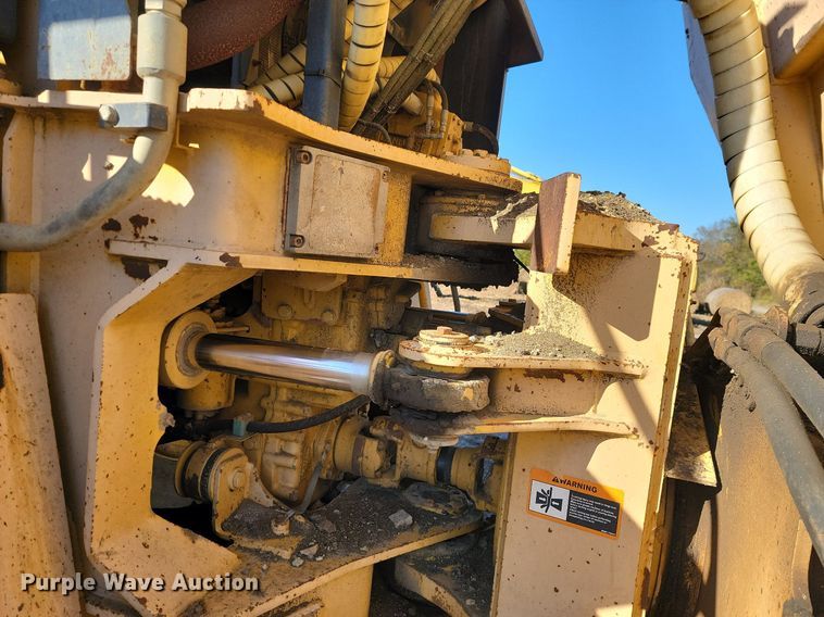 image for item LD9039 2001 John Deere 400C  haul truck