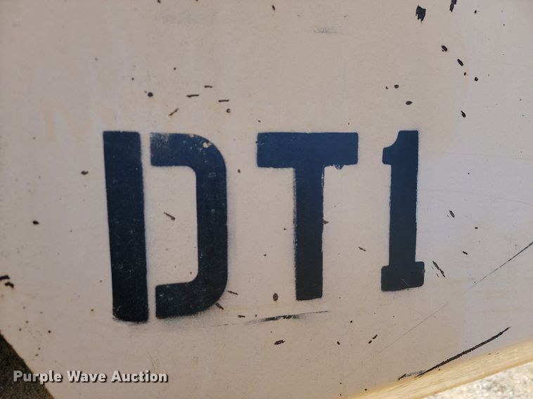 image for item LD9039 2001 John Deere 400C  haul truck