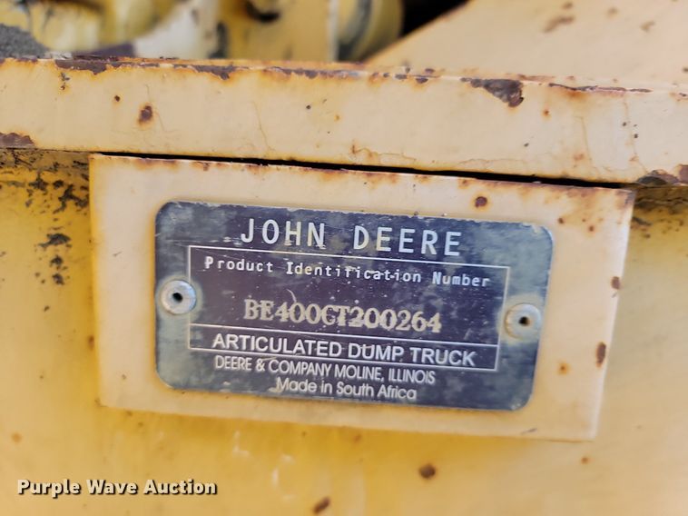 image for item LD9039 2001 John Deere 400C  haul truck