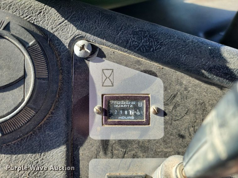 image for item LD9039 2001 John Deere 400C  haul truck