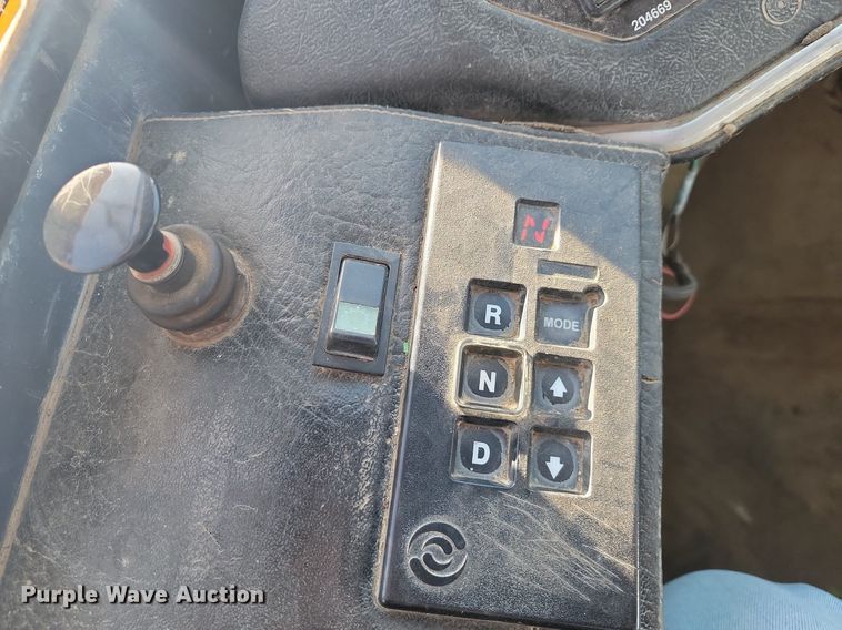 image for item LD9039 2001 John Deere 400C  haul truck