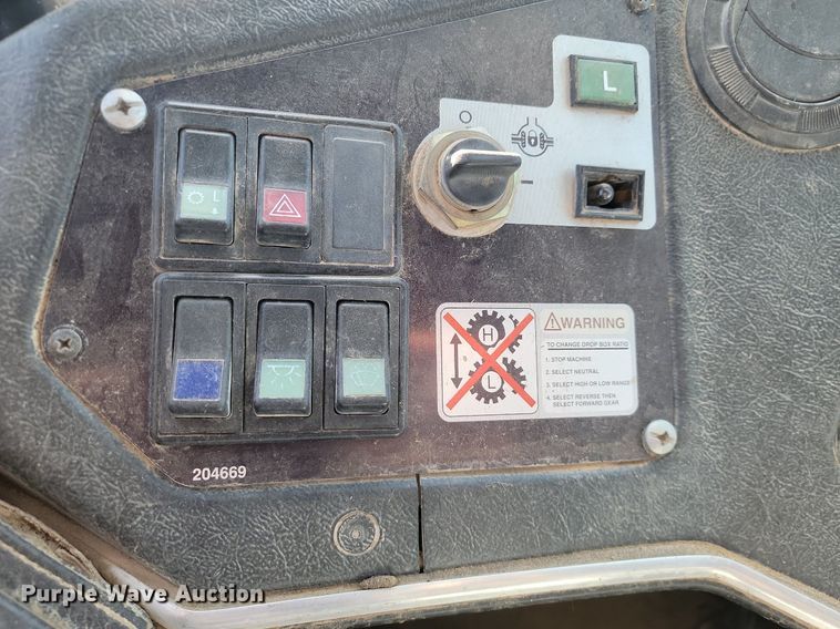 image for item LD9039 2001 John Deere 400C  haul truck