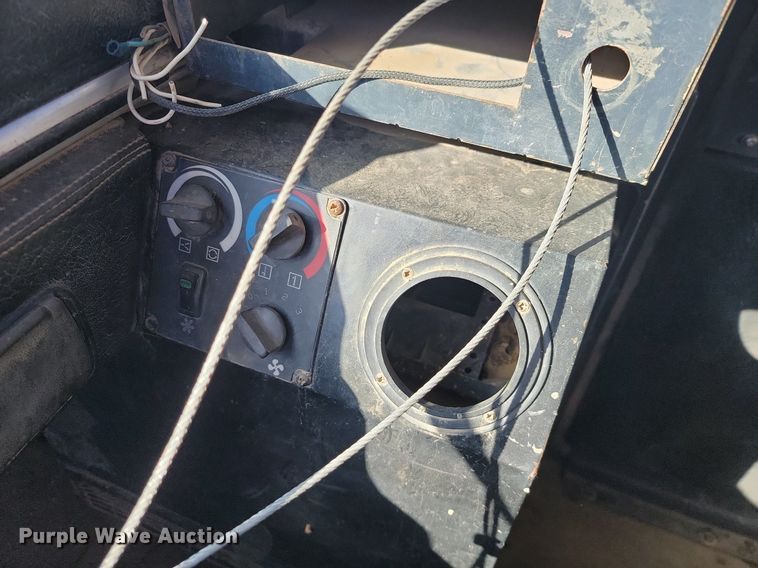 image for item LD9039 2001 John Deere 400C  haul truck