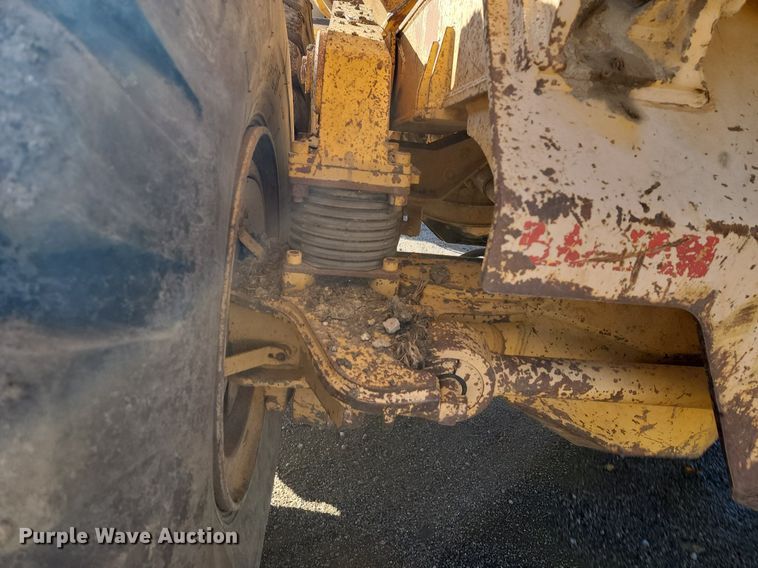 image for item LD9039 2001 John Deere 400C  haul truck