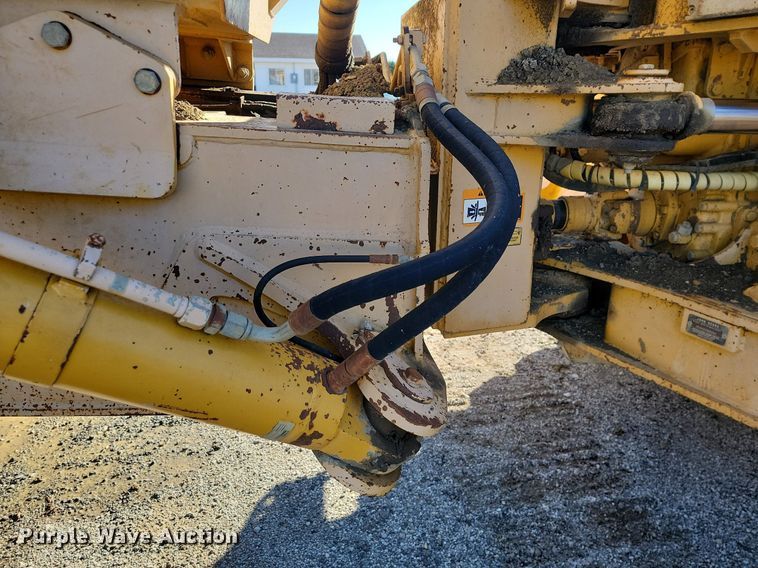 image for item LD9039 2001 John Deere 400C  haul truck