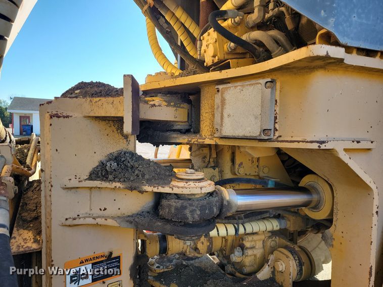 image for item LD9039 2001 John Deere 400C  haul truck