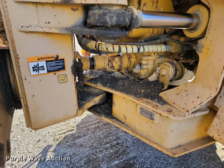 image for item LD9039 2001 John Deere 400C  haul truck