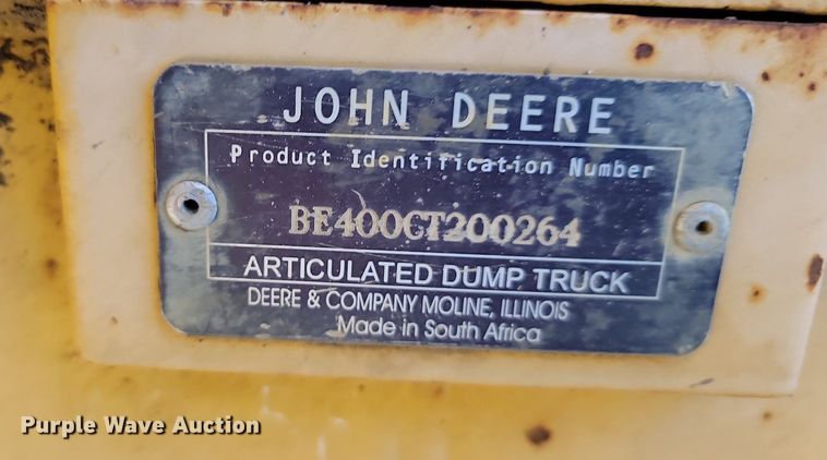 image for item LD9039 2001 John Deere 400C  haul truck