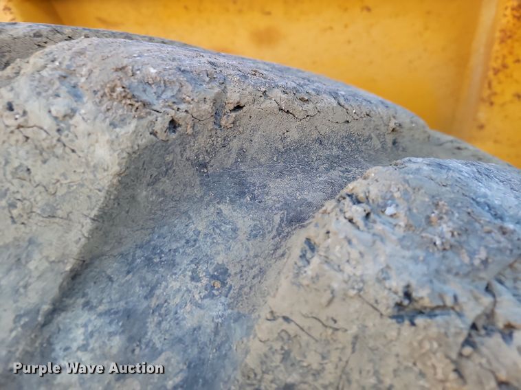 image for item LD9039 2001 John Deere 400C  haul truck