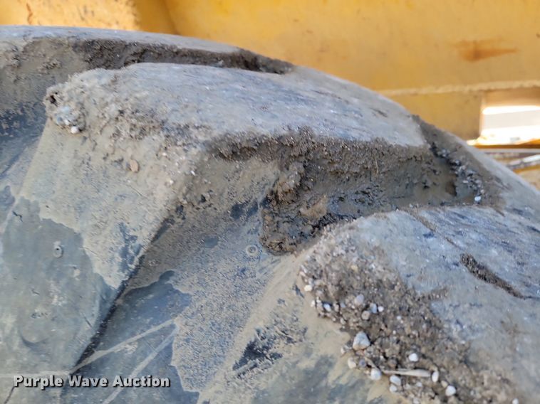 image for item LD9039 2001 John Deere 400C  haul truck