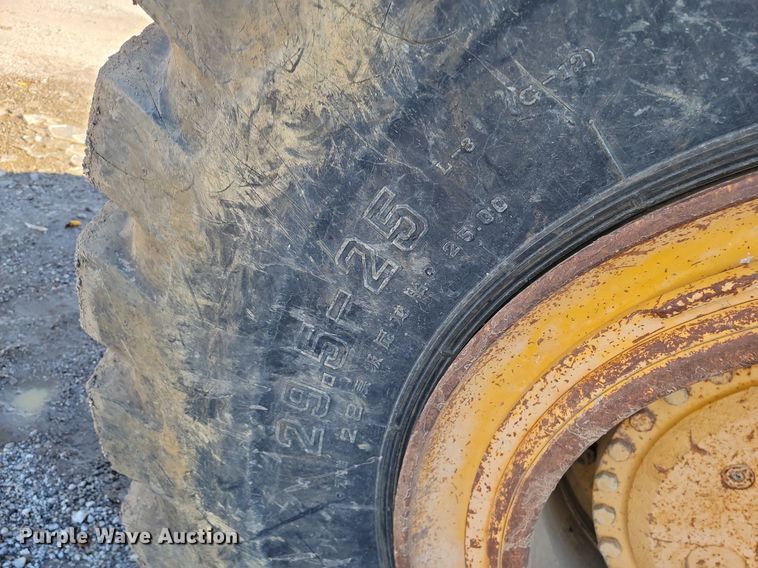 image for item LD9039 2001 John Deere 400C  haul truck