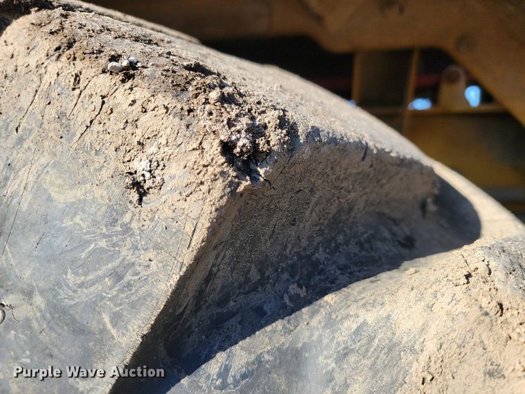 image for item LD9039 2001 John Deere 400C  haul truck