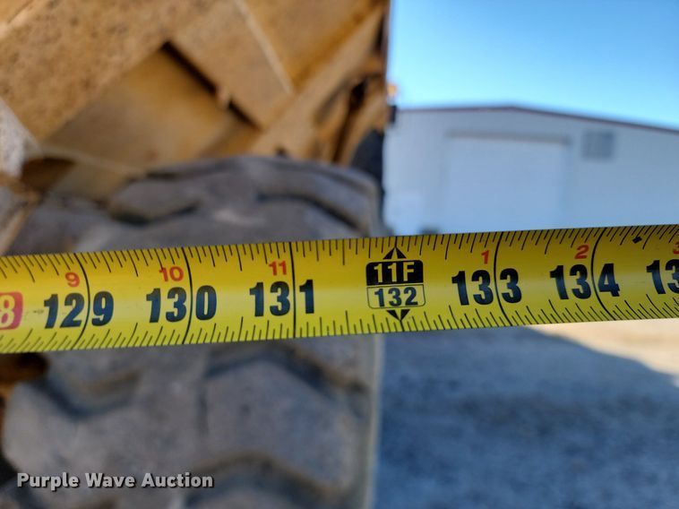 image for item LD9039 2001 John Deere 400C  haul truck