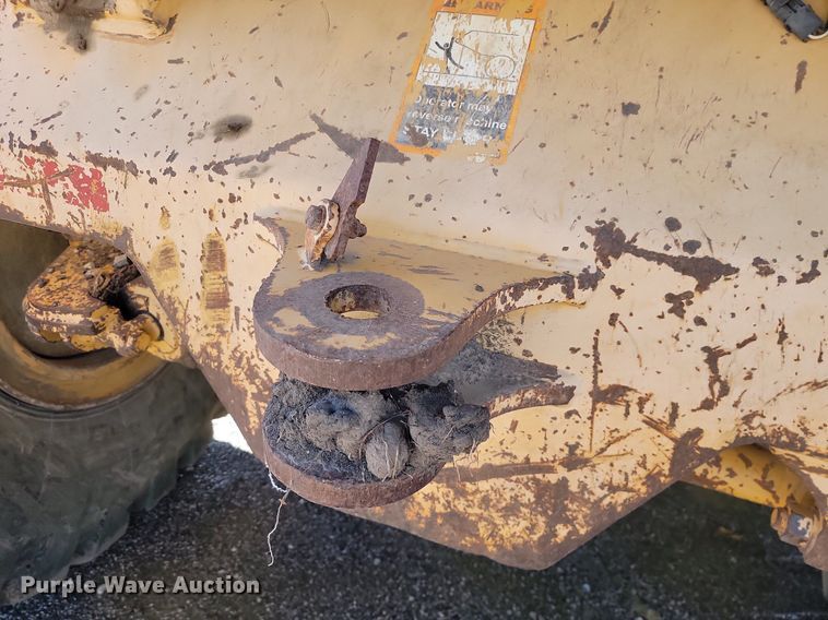 image for item LD9039 2001 John Deere 400C  haul truck