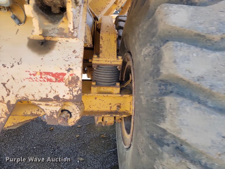 image for item LD9039 2001 John Deere 400C  haul truck