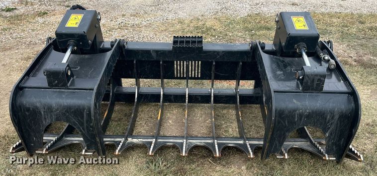 image for item LD9796 2021 Caterpillar  skid steer grapple bucket