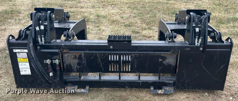 image for item LD9796 2021 Caterpillar  skid steer grapple bucket