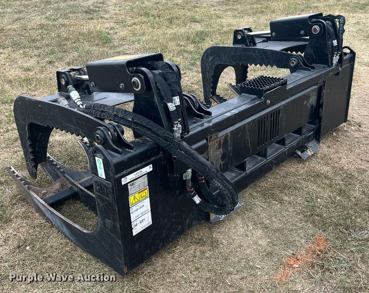 image for item LD9796 2021 Caterpillar  skid steer grapple bucket